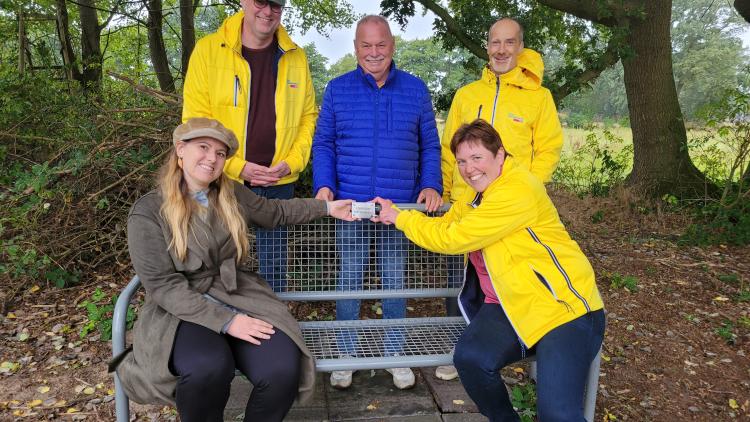 Liberal Sitzen an der Lethe beim Naturlehrpfad