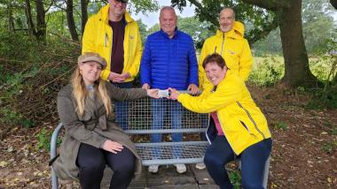 Liberal Sitzen an der Lethe beim Naturlehrpfad